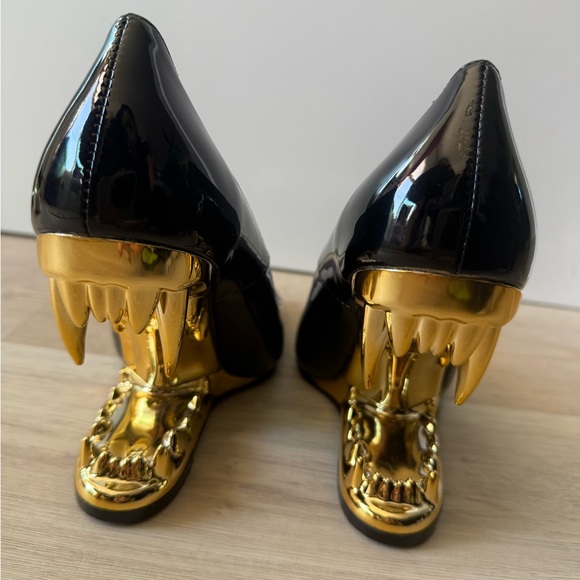 Black and Gold Teeth Pumps Size 6 - Picture 4 of 5